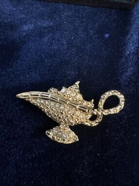 Vintage Genie Lamp Brooch